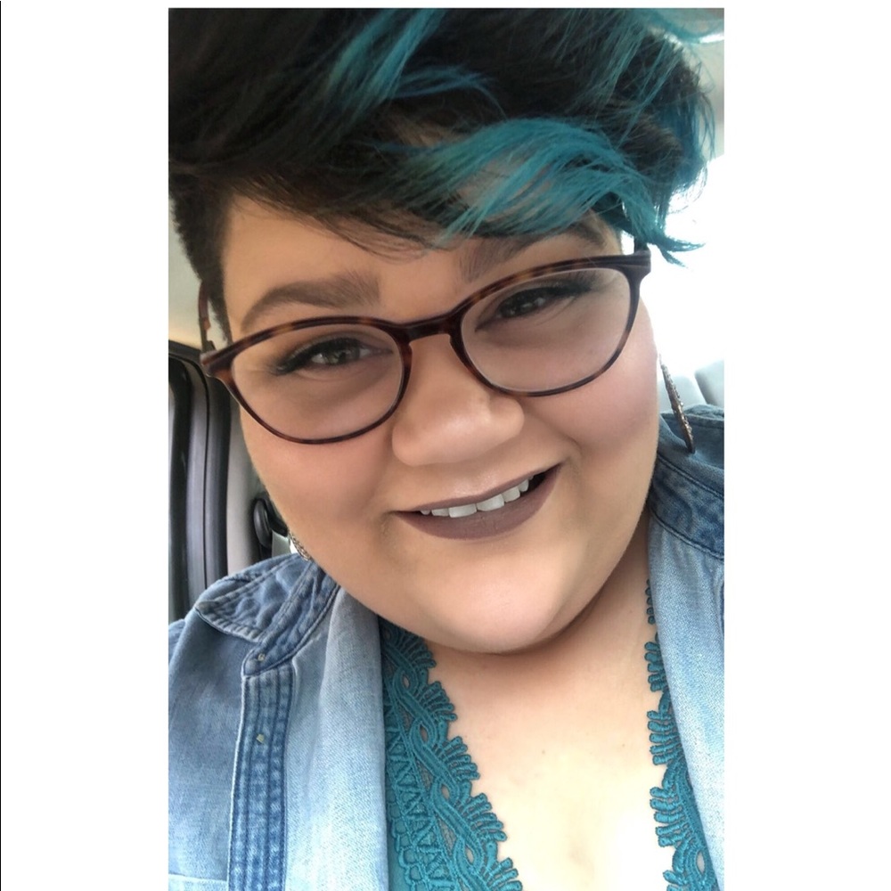 Meet your Posher, Danielle